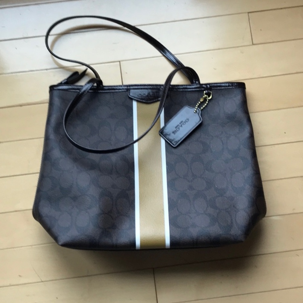 Preowned COACH signature vinyl tote w stripe